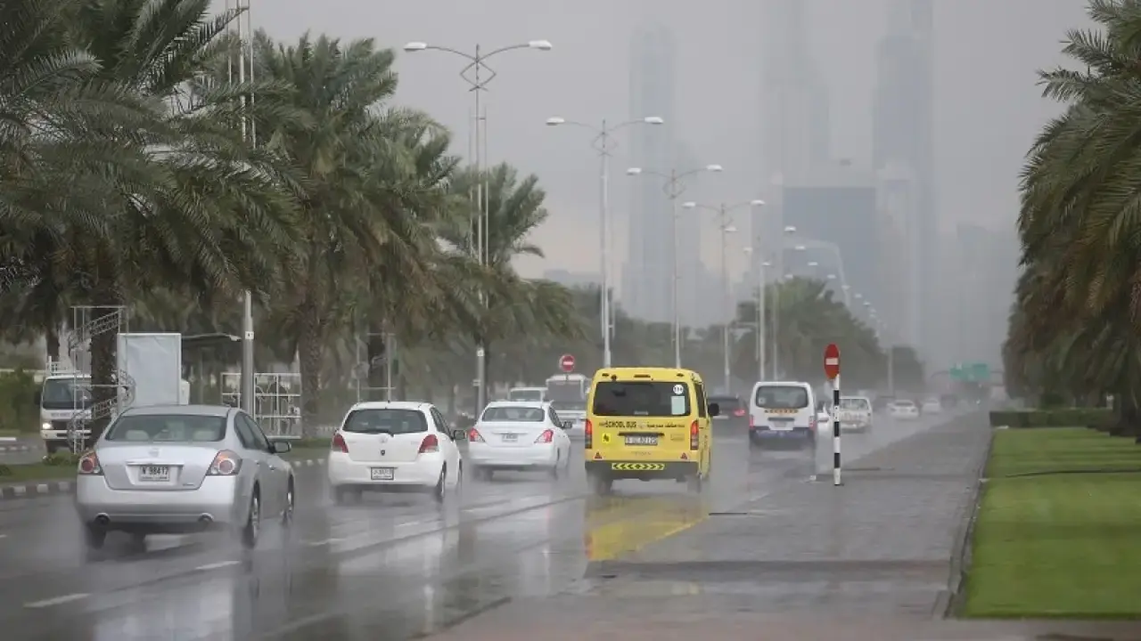 استمرار الأمطار والرياح النشطة في الإمارات حتى الإثنين مع ارتفاع الحرارة السبت